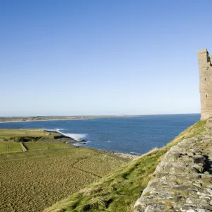 Dunstanburgh Castle N060871