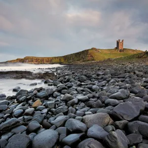 Dunstanburgh Castle N071212