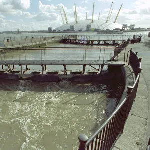 Entrance Lock to Former East India Dock Basin IoE 441617