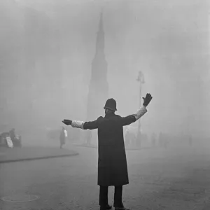 Foggy London. Policeman, Strand a100360