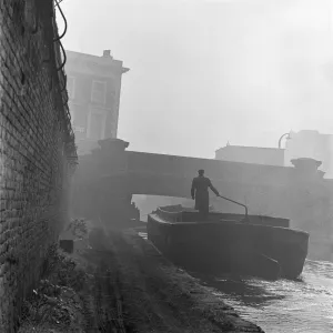 Ships and boats Photographic Print Collection: Inland boating