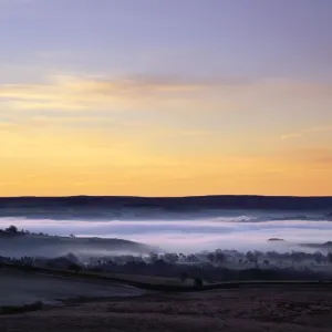 Hadrians Wall: Misty valley J080004