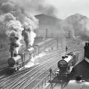 Railway stations Photographic Print Collection: Kings Cross Station