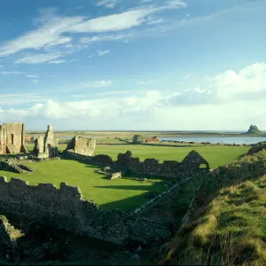 Lindisfarne Priory J880067