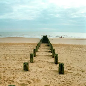 Towns and Cities Canvas Print Collection: Lowestoft