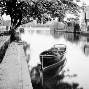 Moored boat CC96_00084