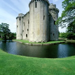 Nunney Castle J020097