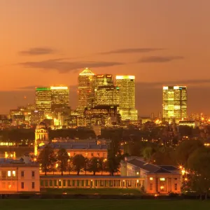 The Old Royal Naval College and Canary Wharf N060982