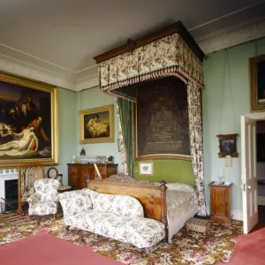 Queen Victorias Bedroom, Osborne House J070022