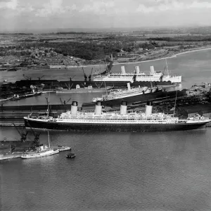 Ships and boats Poster Print Collection: RMS Olympic