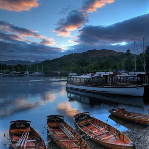 Rowing boats at Ambleside N060978