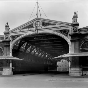 Smithfield Market entrance BL25748