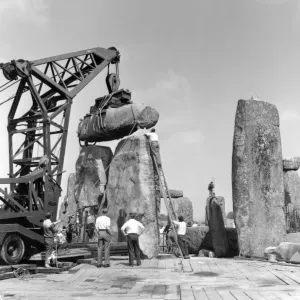 Stonehenge. Re-erection of Trilithon lintel in 1958 P50217