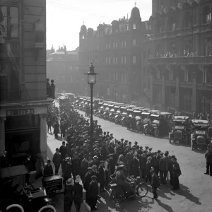 Taxis with banner We are enlisting for the war BL22698