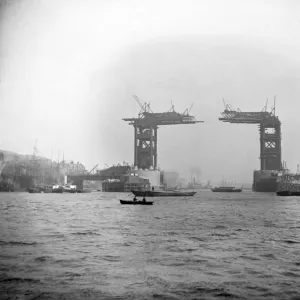 Tower Bridge under construction a83_01325