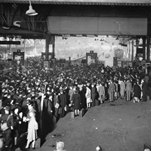 Passengers at Paddington Station in 1943