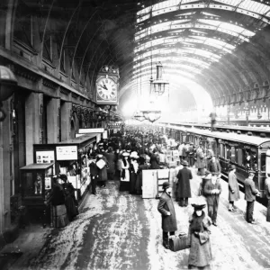 Platform 1 at Paddington Station, 1904