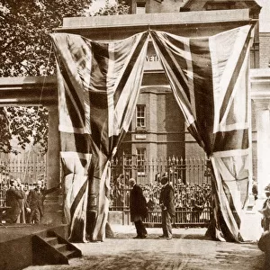 Albert, Duke of York - Guys Hospital - War Memorial Arch
