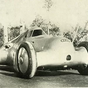 Auto Union with enclosed cockpit during Italian speed trials