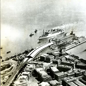 Ballards Pier, Bombay, with P&O liner Strathnaver