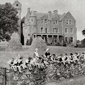 Barnardo Evacuees at Comlongon Castle, Dumfries