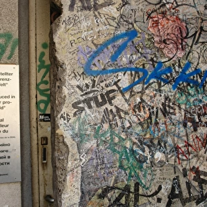 Berlin Wall memorials and museums
