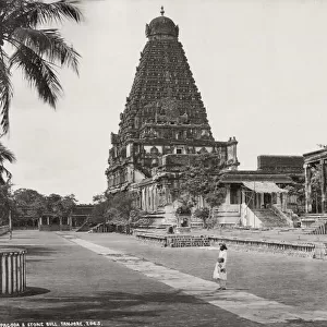 Great pagoda and stone bull Tanjore, India, Samuel Bourne