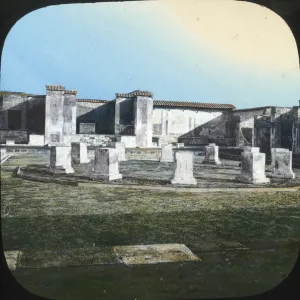 Italy - Pompeii - The Pantheon - Fountain