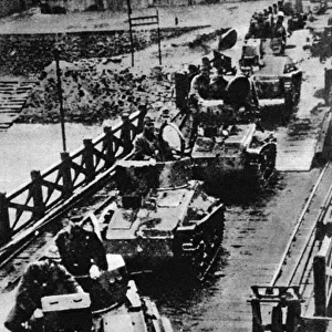 Japanese army cross Singapore causeway