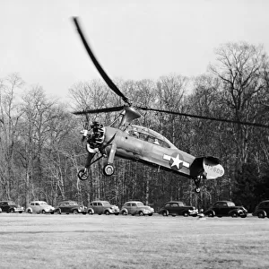 Kellett Yo-60 Autogyro Flying with Parked Cars and Trees?