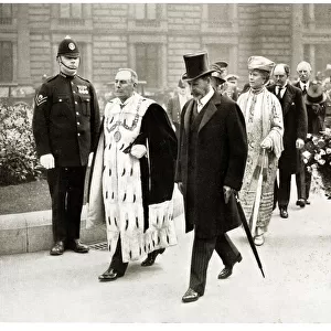 King George V and Queen Mary at Glasgow Cenotaph