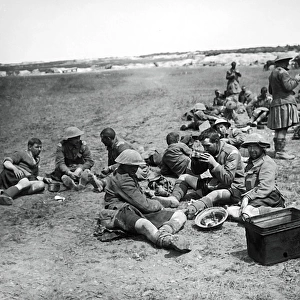 Men of the Black Watch having breakfast, WW1