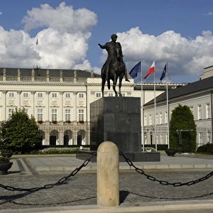 Poland. Warsaw. Presidential Palace and statue of Prince Joz