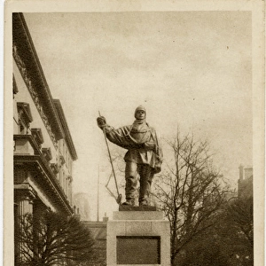 Statue - Captain Robert Falcon Scott, Waterloo Place, London
