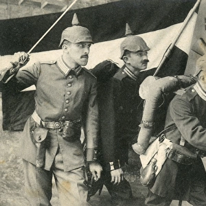 WWI - Patriotic German soldiers bearing their Flag