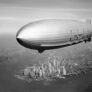 Airship over Manhattan, New York, US C016 / 2790