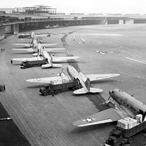 Berlin Airlift cargo aeroplanes, 1948-9 C016 / 4233