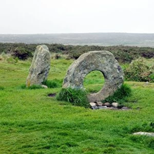 Men-an-tol standing stones