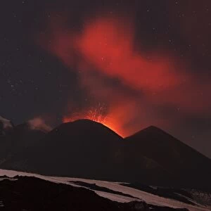 Mount Etna erupting at night, 2012 C016 / 4637