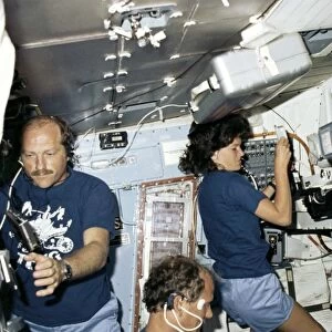 Preparing food on space shuttle C013 / 7898