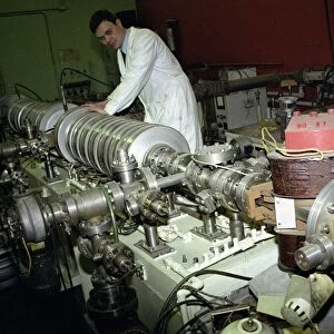 Researcher with particle accelerator C015 / 6204
