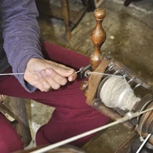 Wool Spinning Wheel C015 / 4177