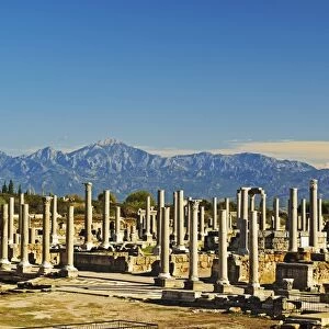 Ancient city of Perge and Taurus Mountains, Antalya Province, Anatolia, Turkey, Asia Minor, Eurasia