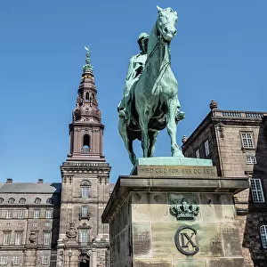 Christiansborgs Palace, home of the Danish Parliament, with statue of King Frederik VII, Copenhagen, Denmark, Scandinavia, Europe