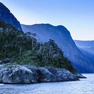 Early morning light in Milford Sound, Fiordland National Park, UNESCO World Heritage Site, South Island, New Zealand, Pacific