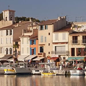 Fishing boats in harbour and restaurants on the waterfront, tCassis, Provence, Provence-Alpes-Cote
