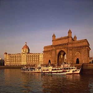 Gateway to India and Taj Hotel, Mumbai, India, Asia