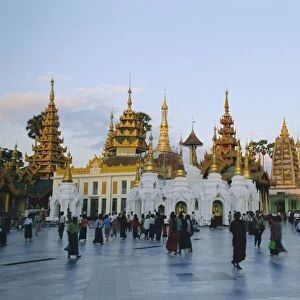 Golden dome of the Shwedagon Paya (Shwe Dagon Pagoda) at dusk, Yangon (Rangoon), Myanmar (Burma), Asia