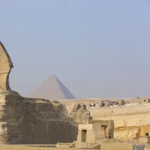 The Great Sphinx of Giza, Pyramid of Mycerinus in the background