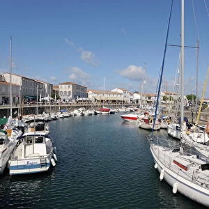 Harbour and quayside, St. Martin-de-Re, Ile de Re, Charente-Maritime, France, Europe
